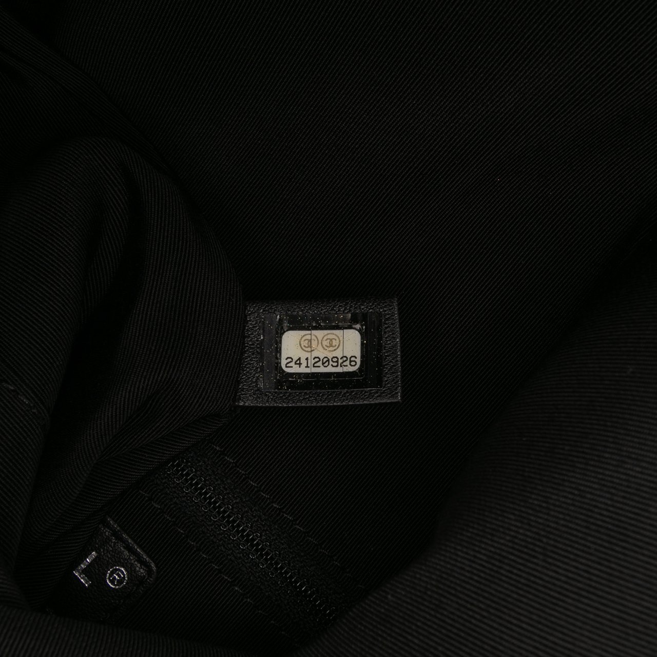 Chanel CC Quilted Lambskin Grip Clutch Zwart