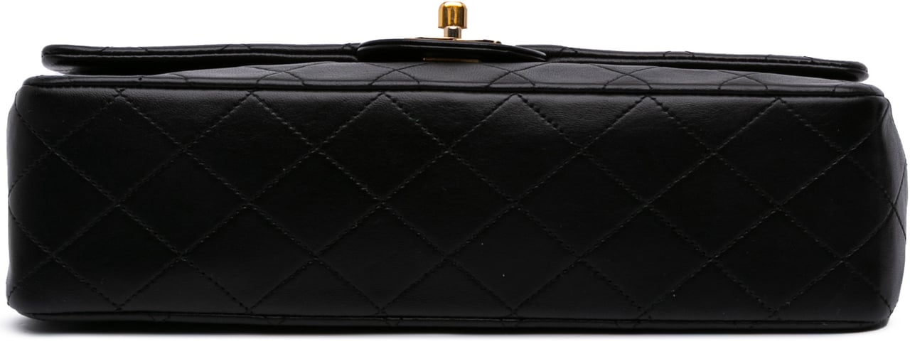 Chanel Medium Classic Lambskin Double Flap Zwart
