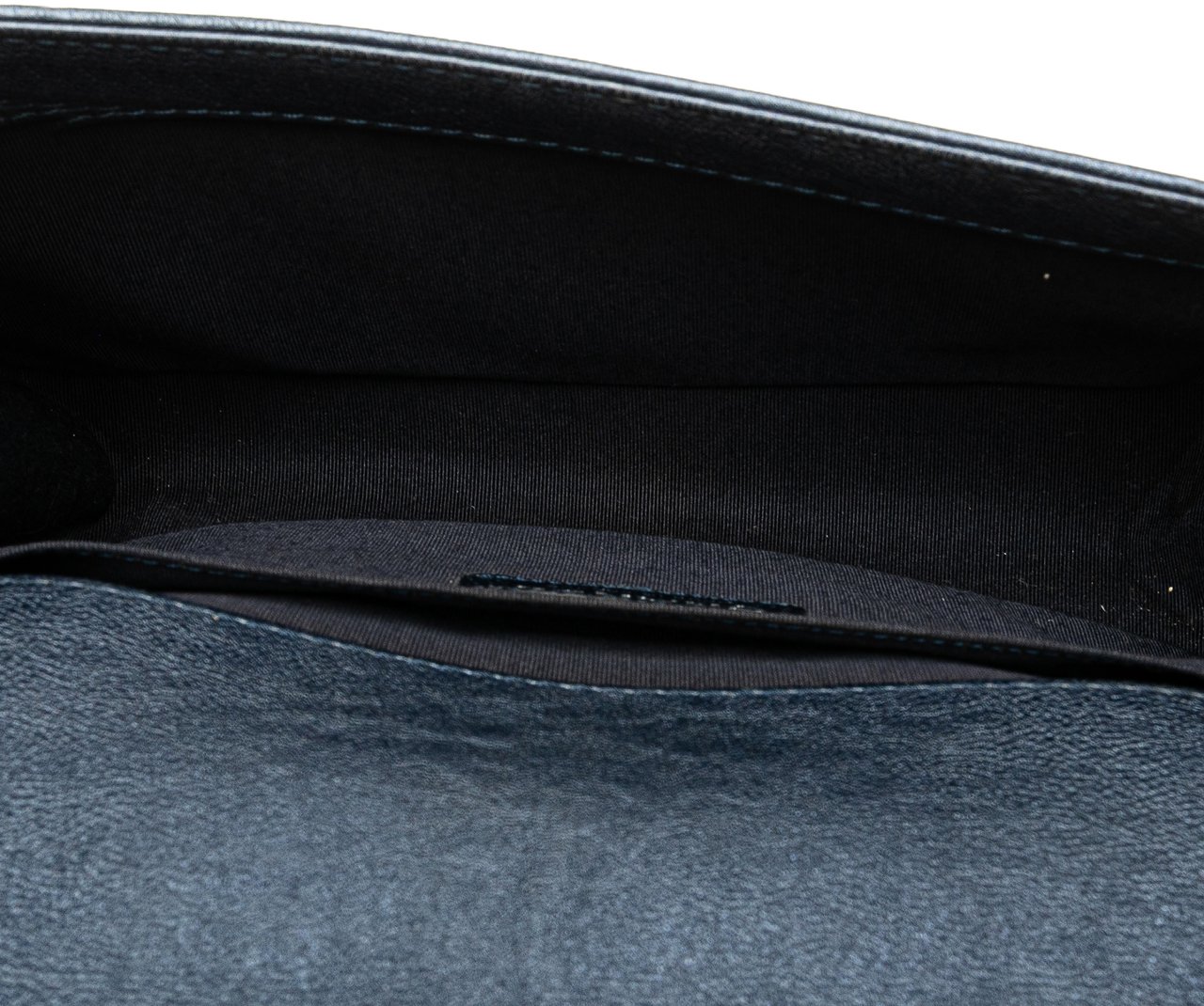 Chanel Old Medium Quilted Lambskin Boy Flap Blauw