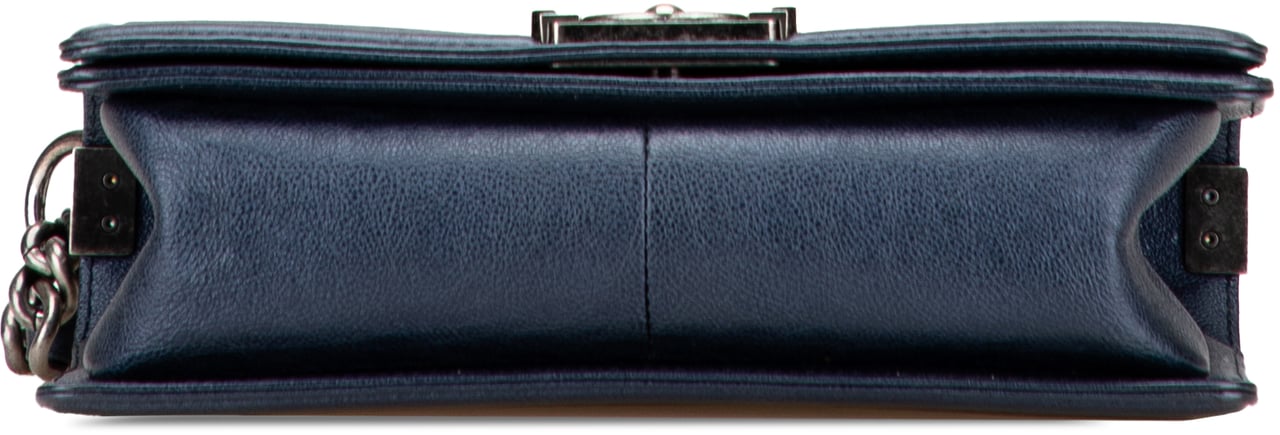 Chanel Old Medium Quilted Lambskin Boy Flap Blauw