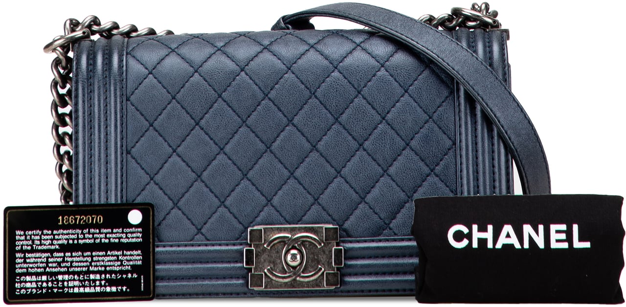 Chanel Old Medium Quilted Lambskin Boy Flap Blauw