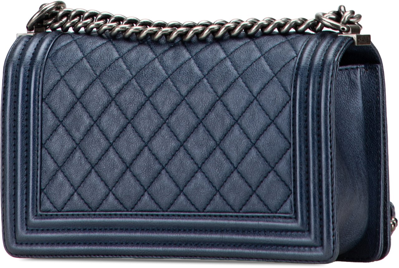 Chanel Old Medium Quilted Lambskin Boy Flap Blauw