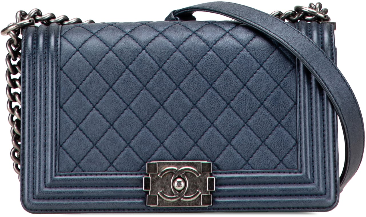 Chanel Old Medium Quilted Lambskin Boy Flap Blauw
