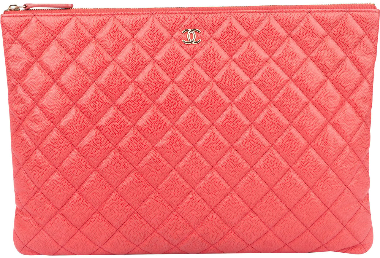 Chanel Quilted Caviar Leather CC Clutch Rood