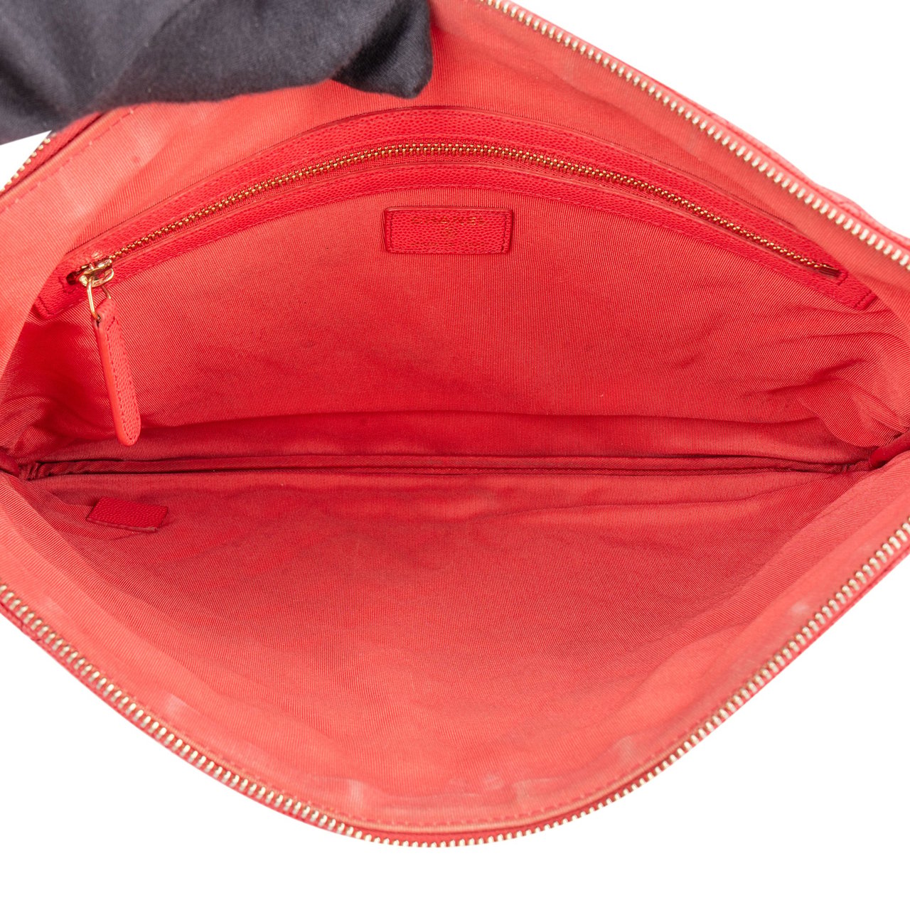 Chanel Quilted Caviar Leather CC Clutch Rood