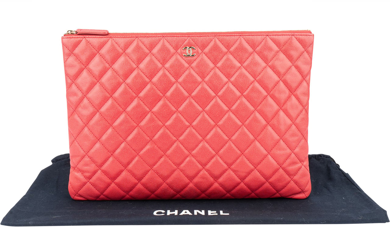 Chanel Quilted Caviar Leather CC Clutch Rood