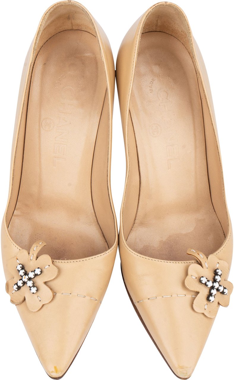 Chanel Chanel Beige Leather Cloverleaf Heels (35) Divers