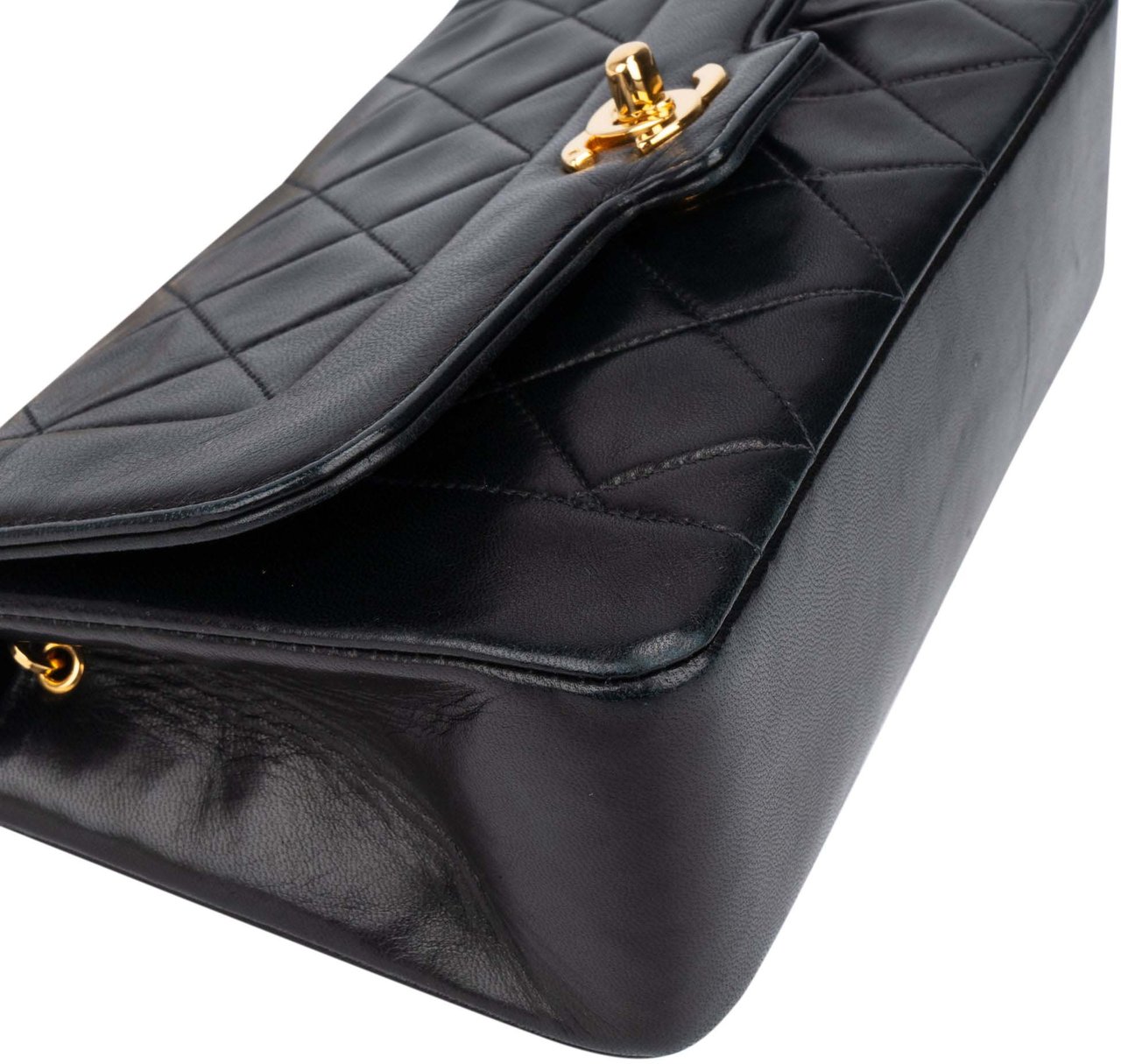 Chanel Chanel Quilted Lambskin 24K Gold Single Flap Crossbody Bag Zwart