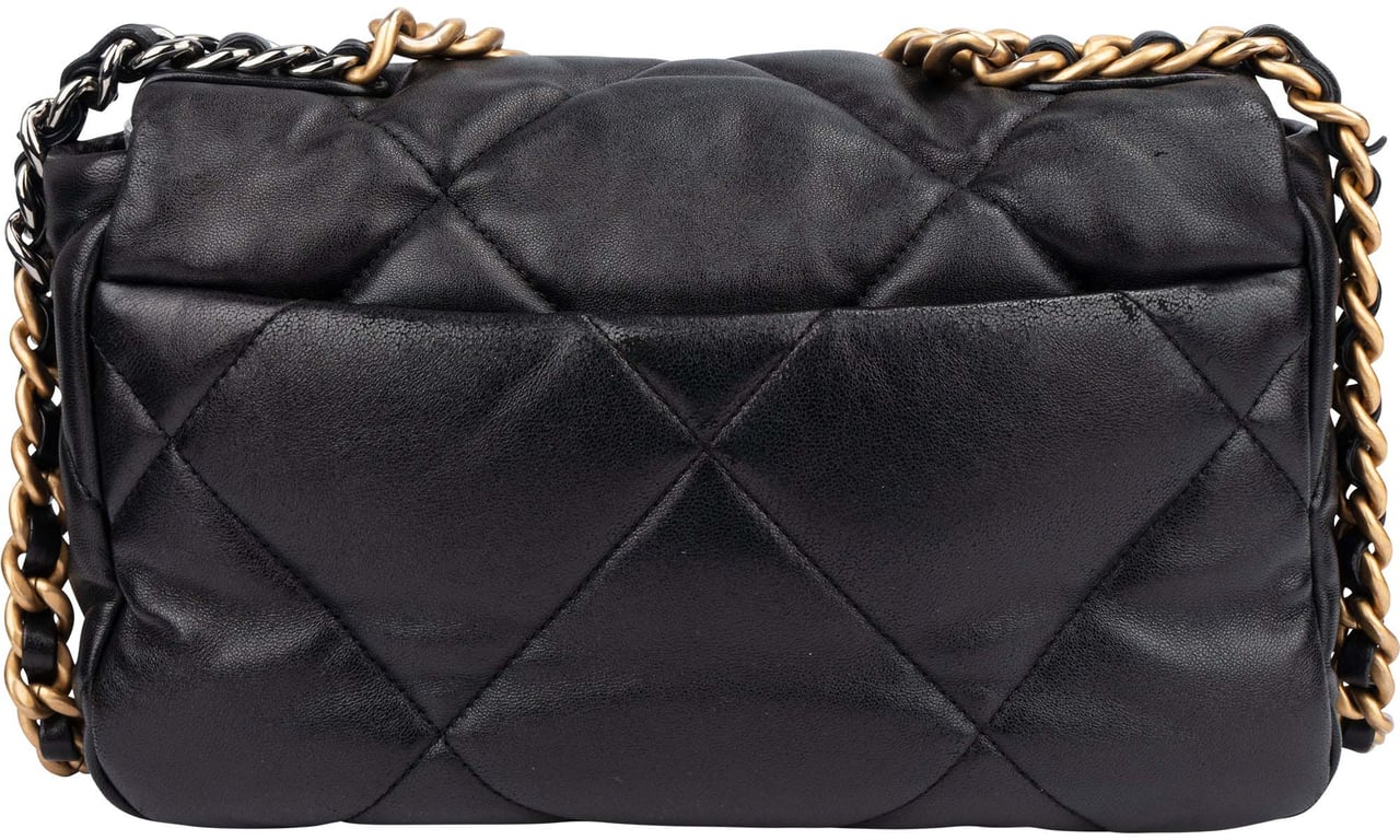 Chanel Chanel 19 Quilted Lambskin Single Flap Crossbody Bag Zwart