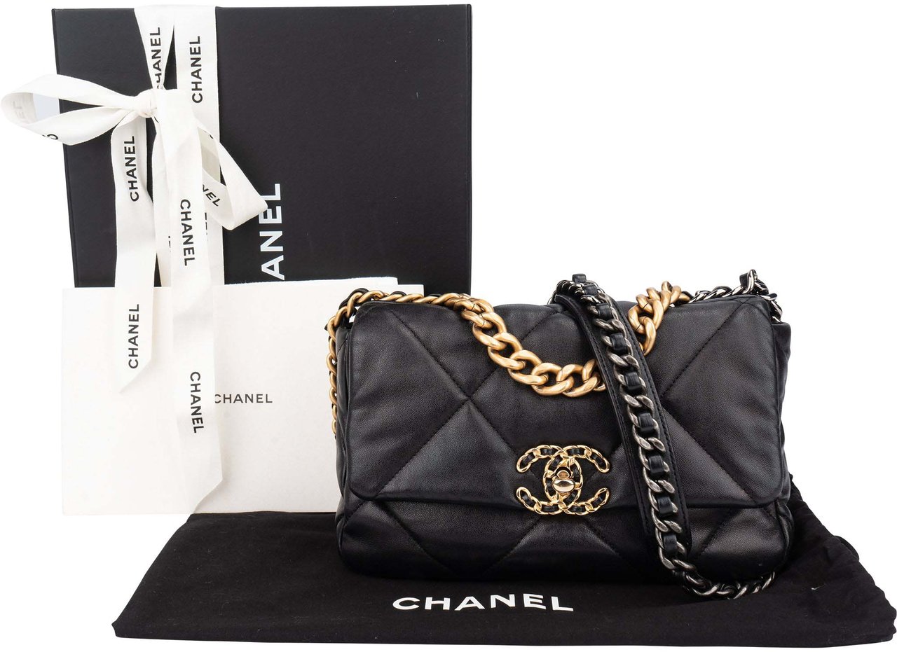 Chanel Chanel 19 Quilted Lambskin Single Flap Crossbody Bag Zwart