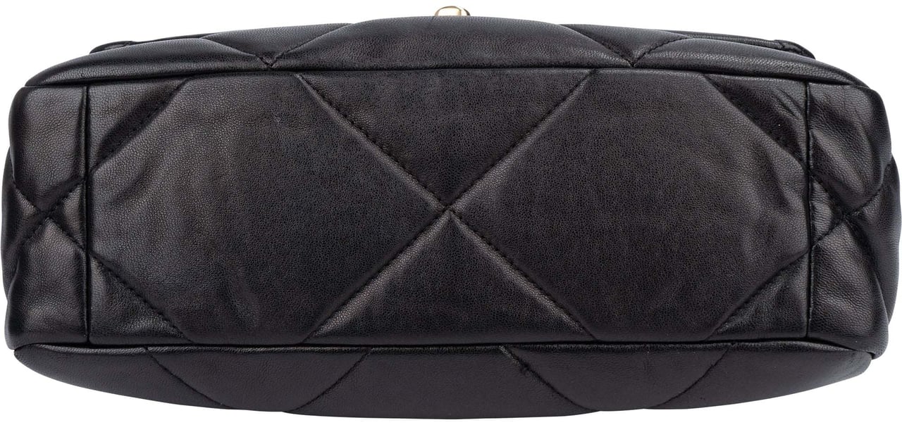 Chanel Chanel 19 Quilted Lambskin Single Flap Crossbody Bag Zwart