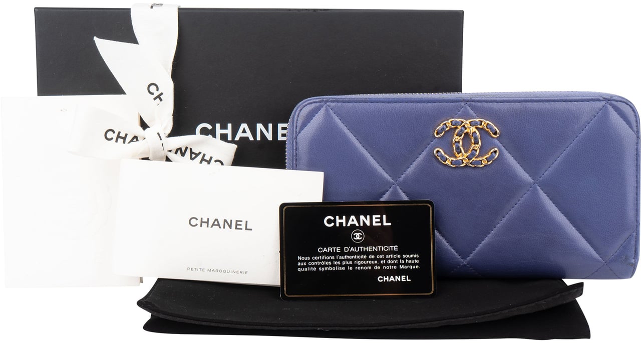 Chanel 19 Quilted Lambskin CC Wallet Paars