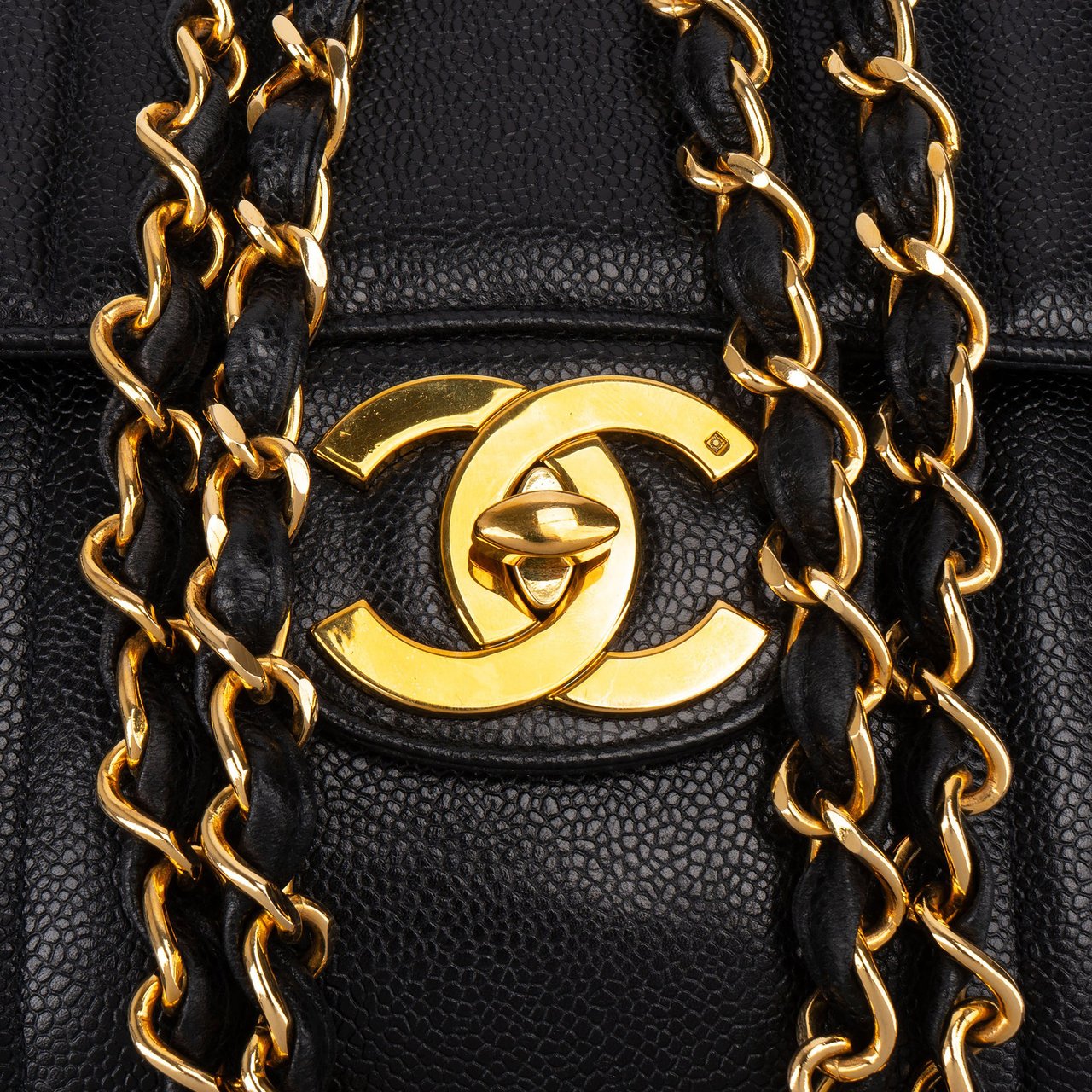 Chanel Chanel Quilted Caviar Leather 24K Gold Jumbo Single Flap Crossbody Bag Zwart