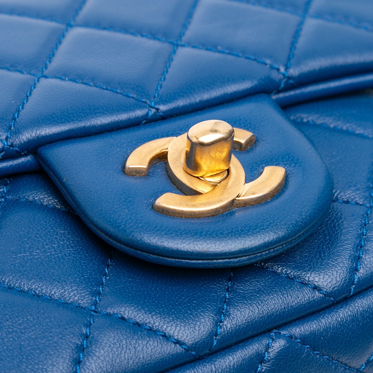 Chanel Mini Square Classic Lambskin Pearl Crush Single Flap Blauw