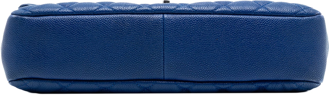 Chanel Jumbo Quilted Caviar Easy Flap Blauw