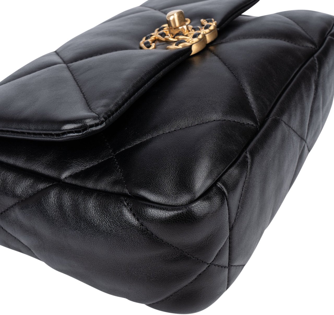Chanel Chanel 19 Quilted Lambskin Single Flap Crossbody Bag Zwart