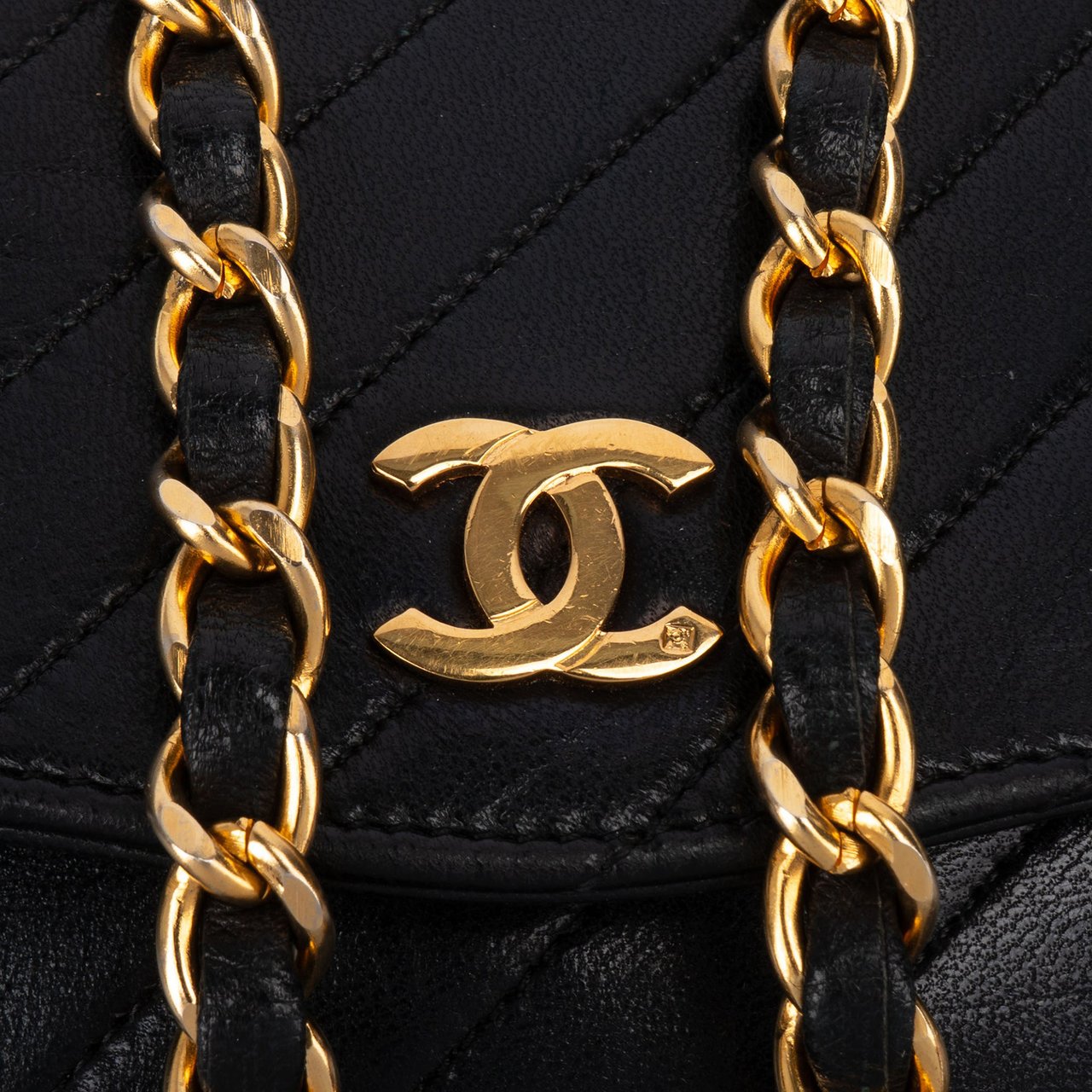 Chanel Chanel Quilted Lambskin 24K Gold Single Flap Shoulder Bag Zwart