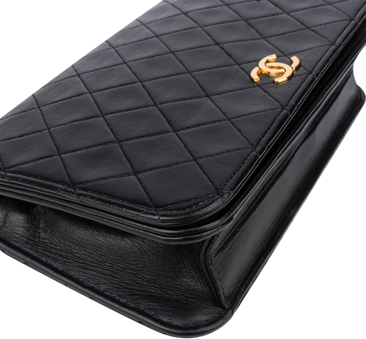 Chanel Chanel Quilted Lambskin 24K Gold Single Flap Shoulder Bag Zwart