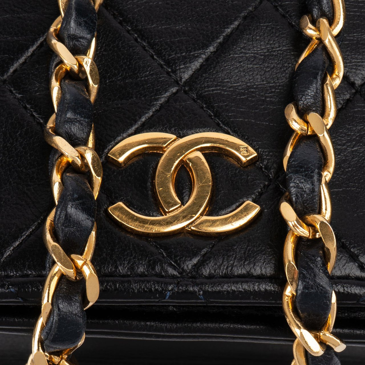 Chanel Chanel Quilted Lambskin 24K Gold Single Flap Shoulder Bag Zwart
