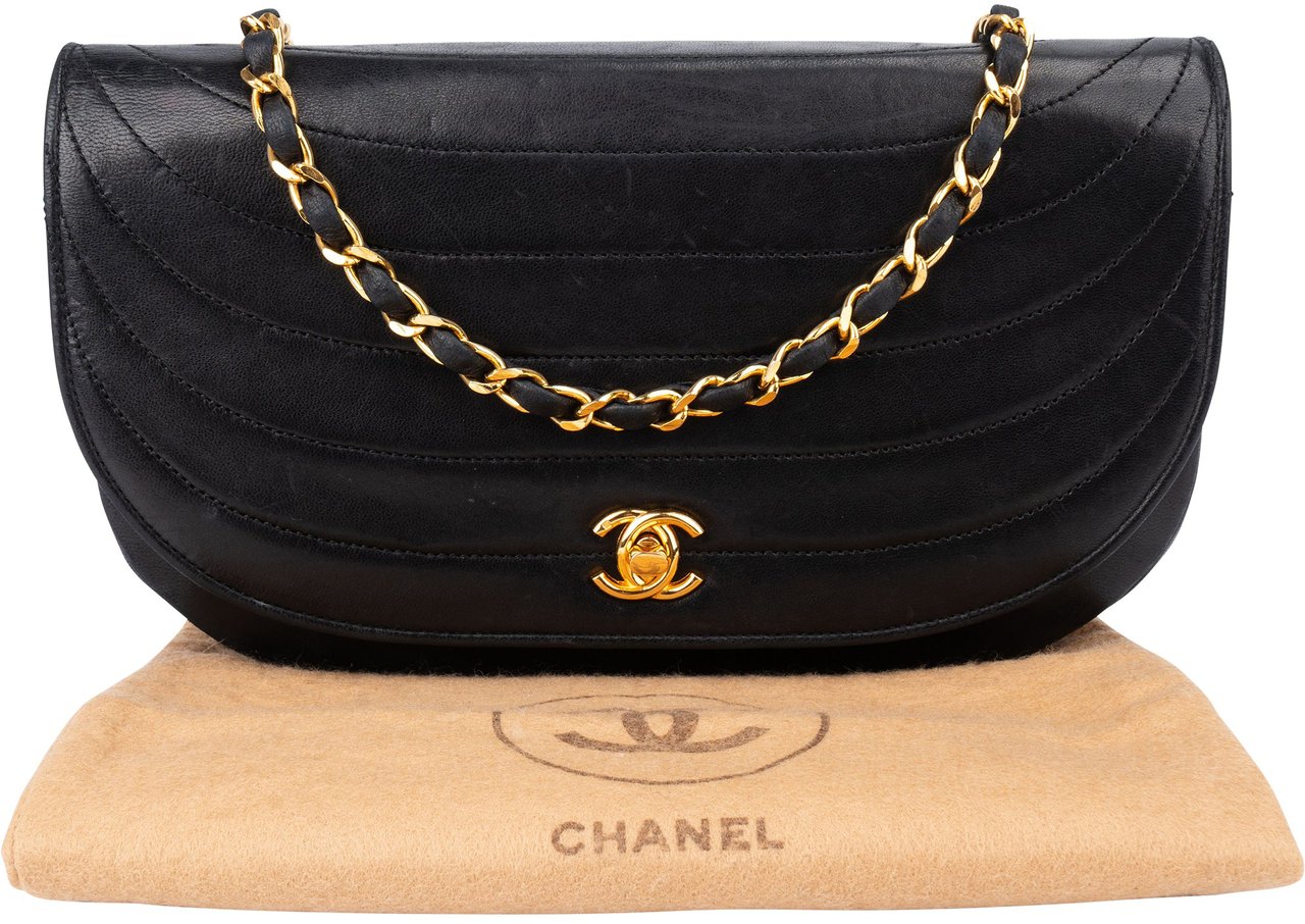 Chanel Chanel Quilted Lambskin 24K Gold Single Flap Shoulder Bag Zwart