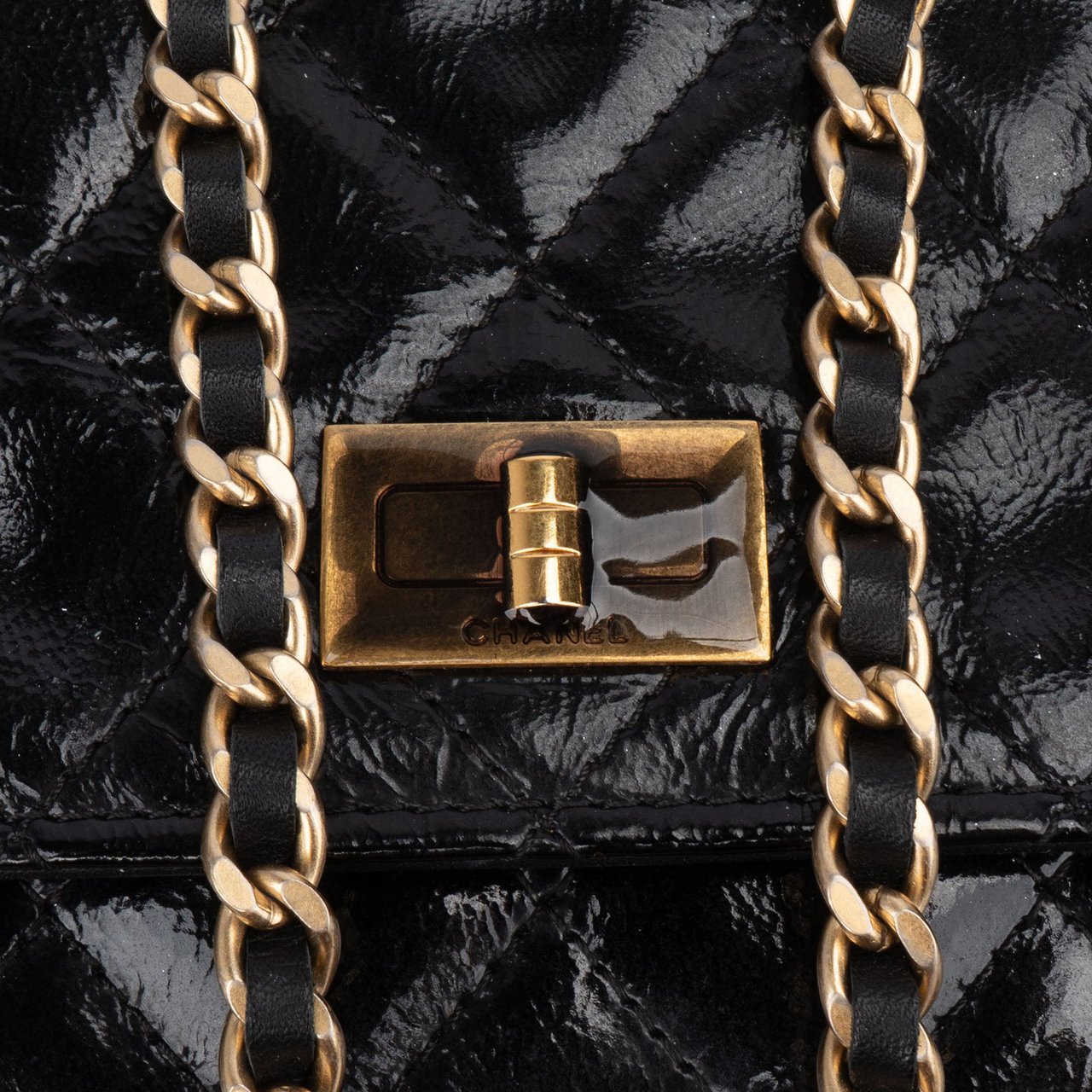 Chanel Chanel Quilted Patent Leather 2.55 Wallet On Chain Crossbody Bag Zwart