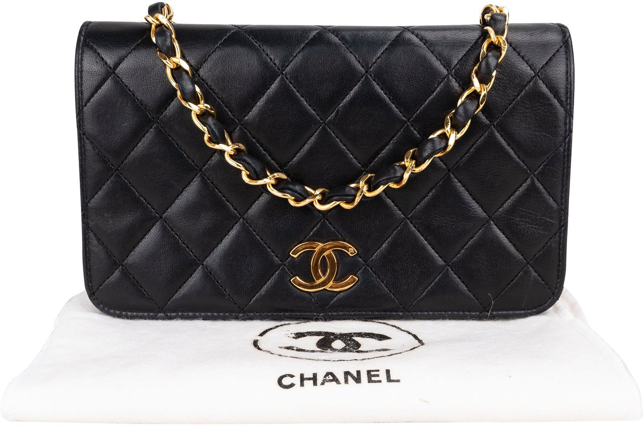 Chanel Chanel Quilted Lambskin 24K Gold Single Flap Shoulder Bag Zwart