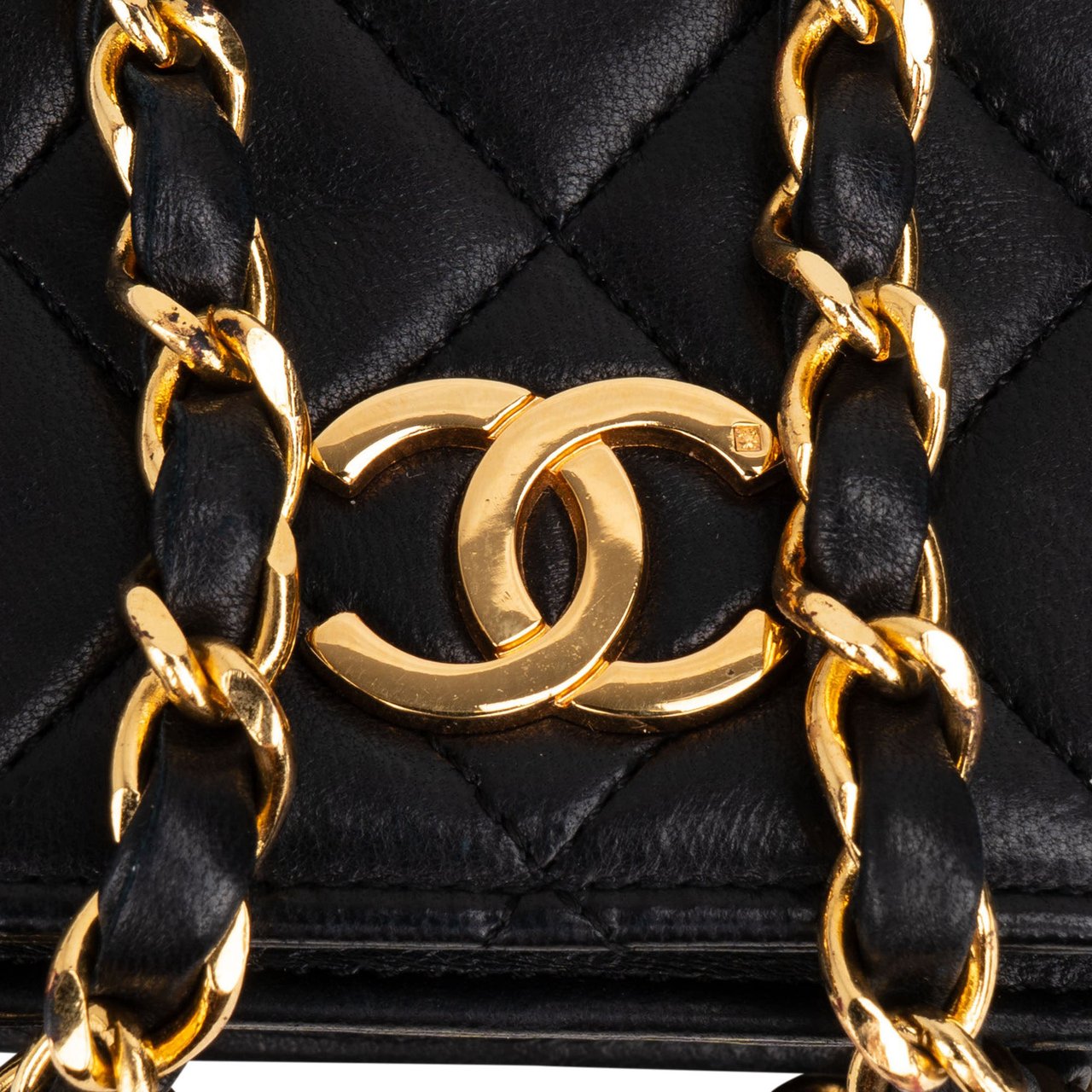 Chanel Chanel Quilted Lambskin 24K Gold Single Flap Shoulder Bag Zwart