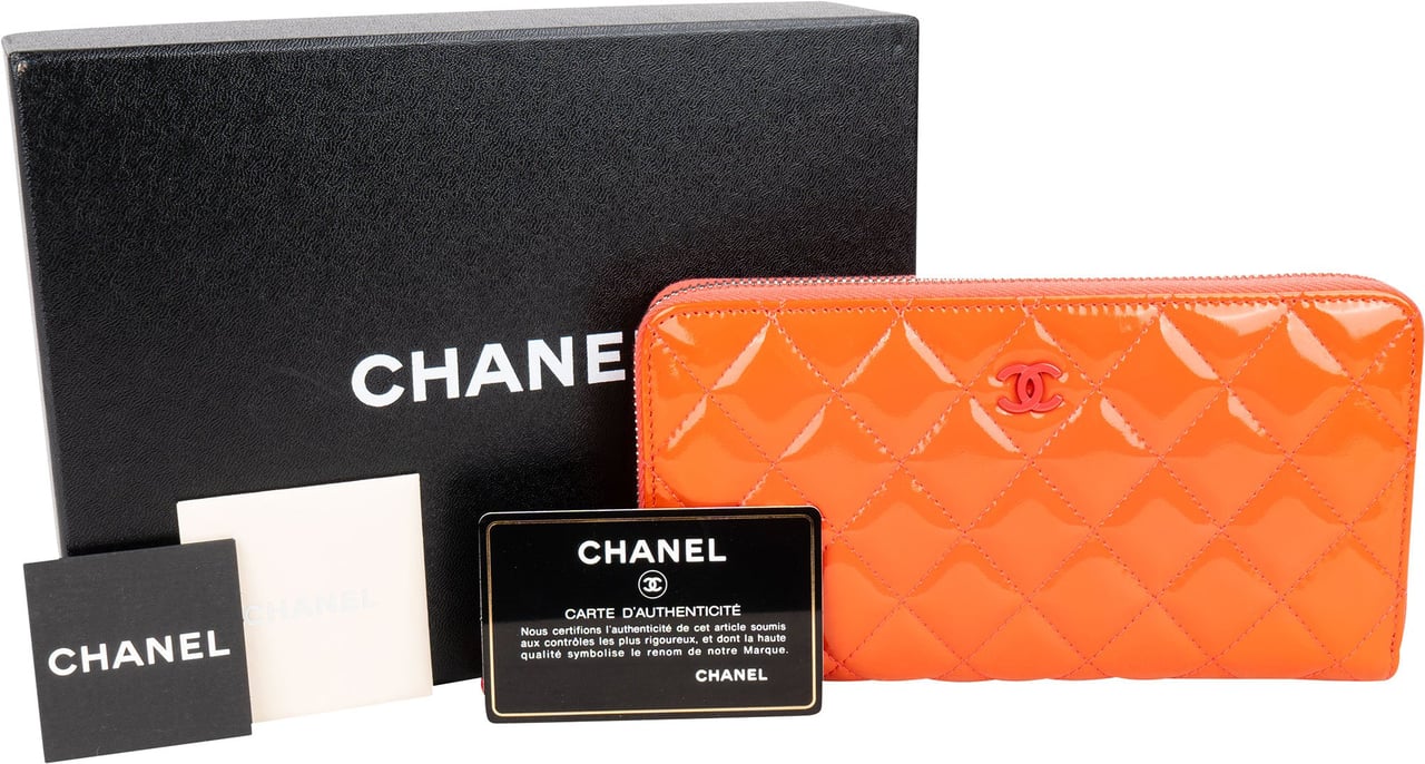 Chanel Chanel Quilted Patent Leather CC Wallet Oranje