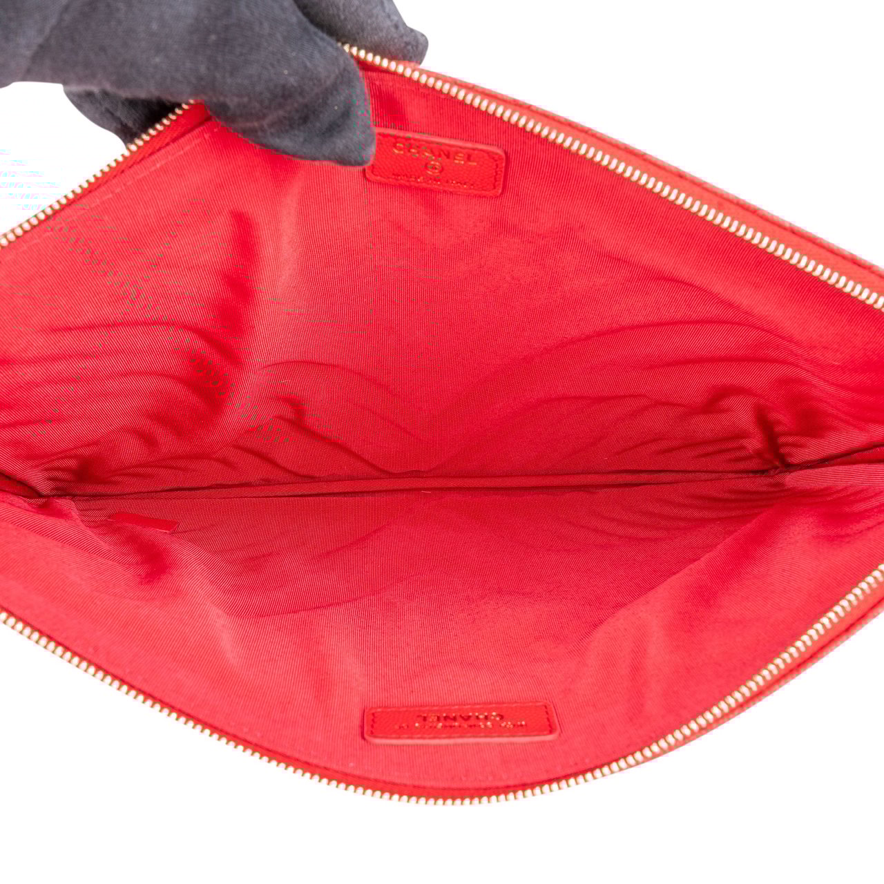 Chanel Chanel Rouge Quilted Caviar Leather CC Clutch Rood