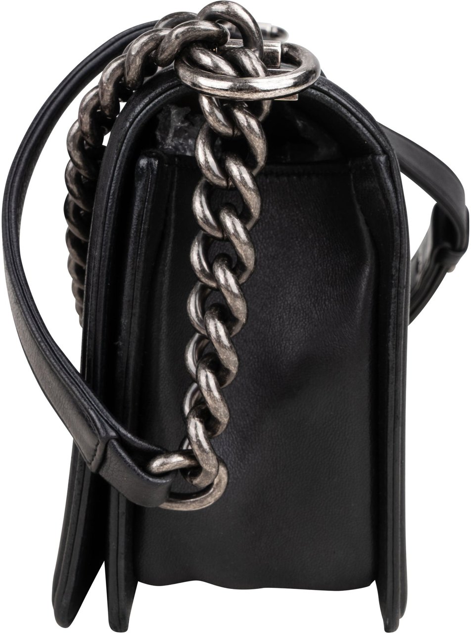 Chanel Chanel Quilted Lambskin Boy Single Flap Crossbody Bag Zwart