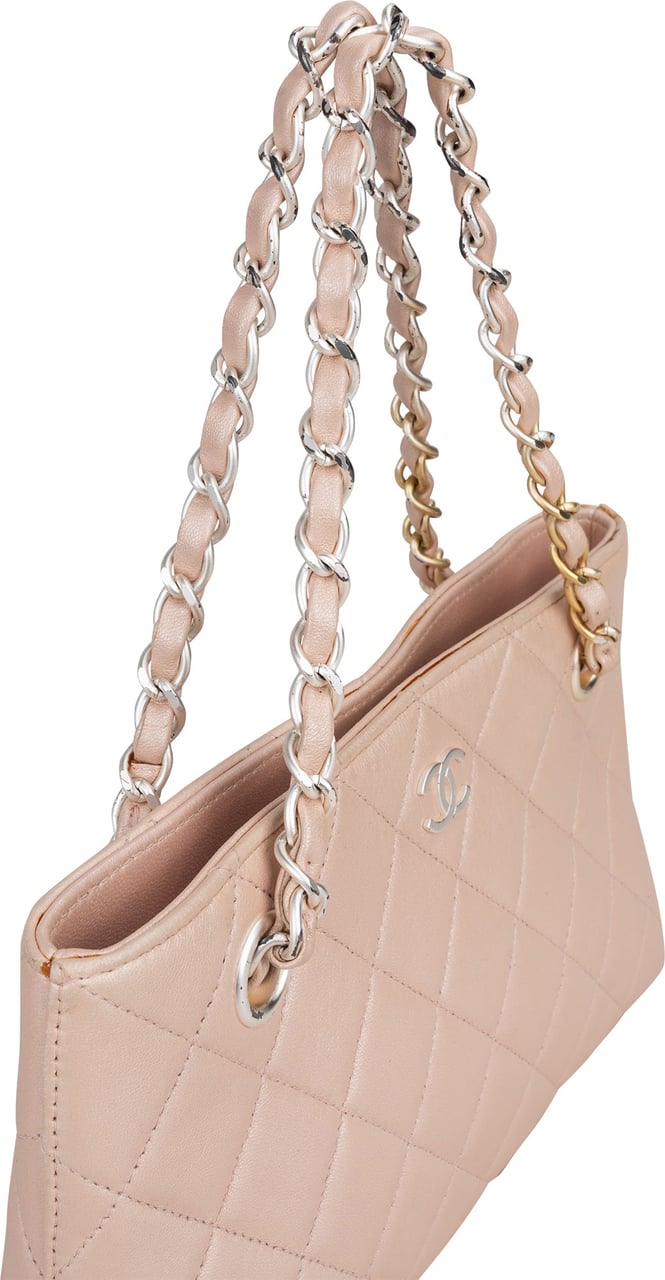 Chanel Chanel Qulilted Lambskin CC Handbag Rood