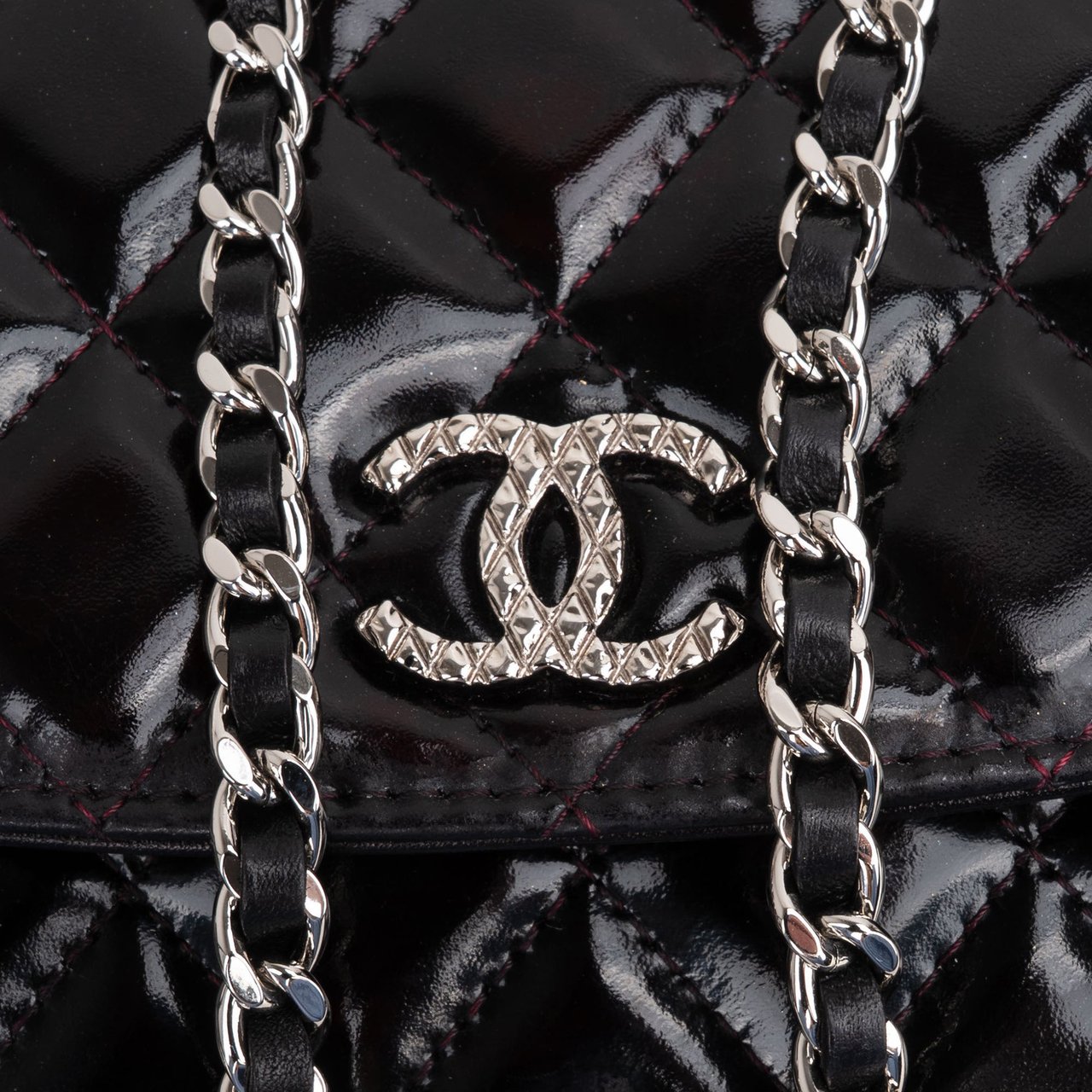 Chanel Chanel Quilted Patent Leather CC Wallet On Chain Crossbody Bag Zwart
