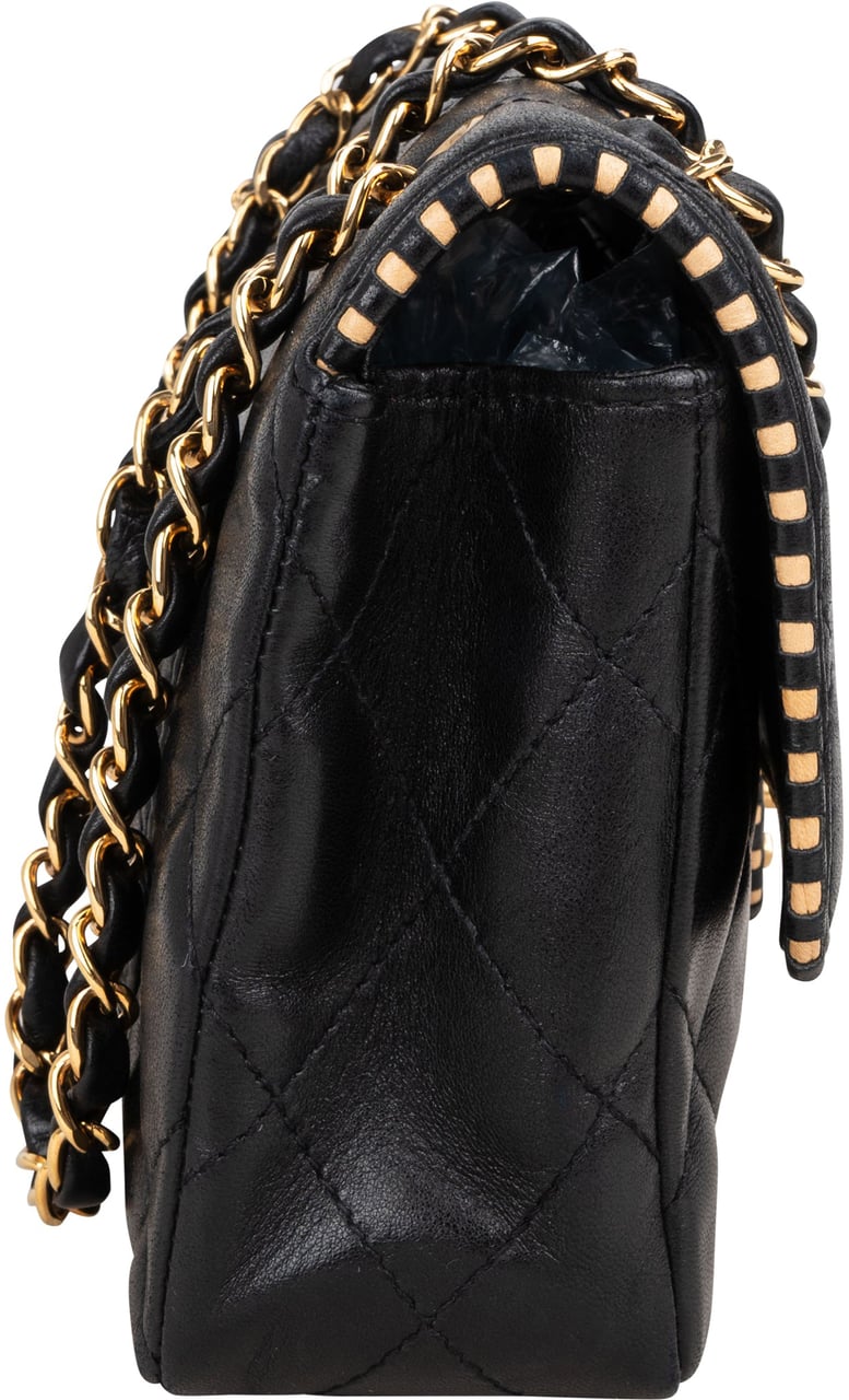 Chanel Chanel Quilted Lambskin 24K Gold Single Flap Crossbody Bag Zwart