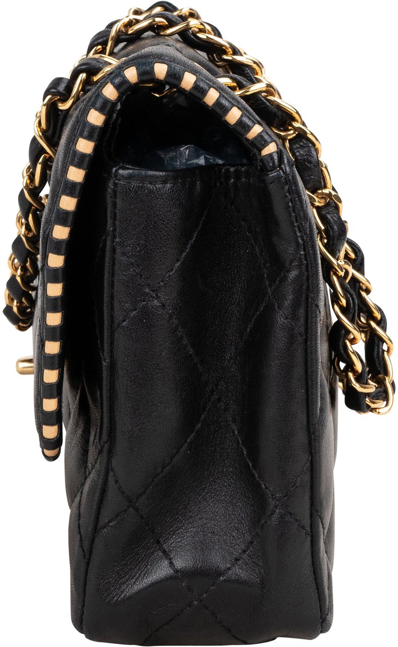 Chanel Chanel Quilted Lambskin 24K Gold Single Flap Crossbody Bag Zwart