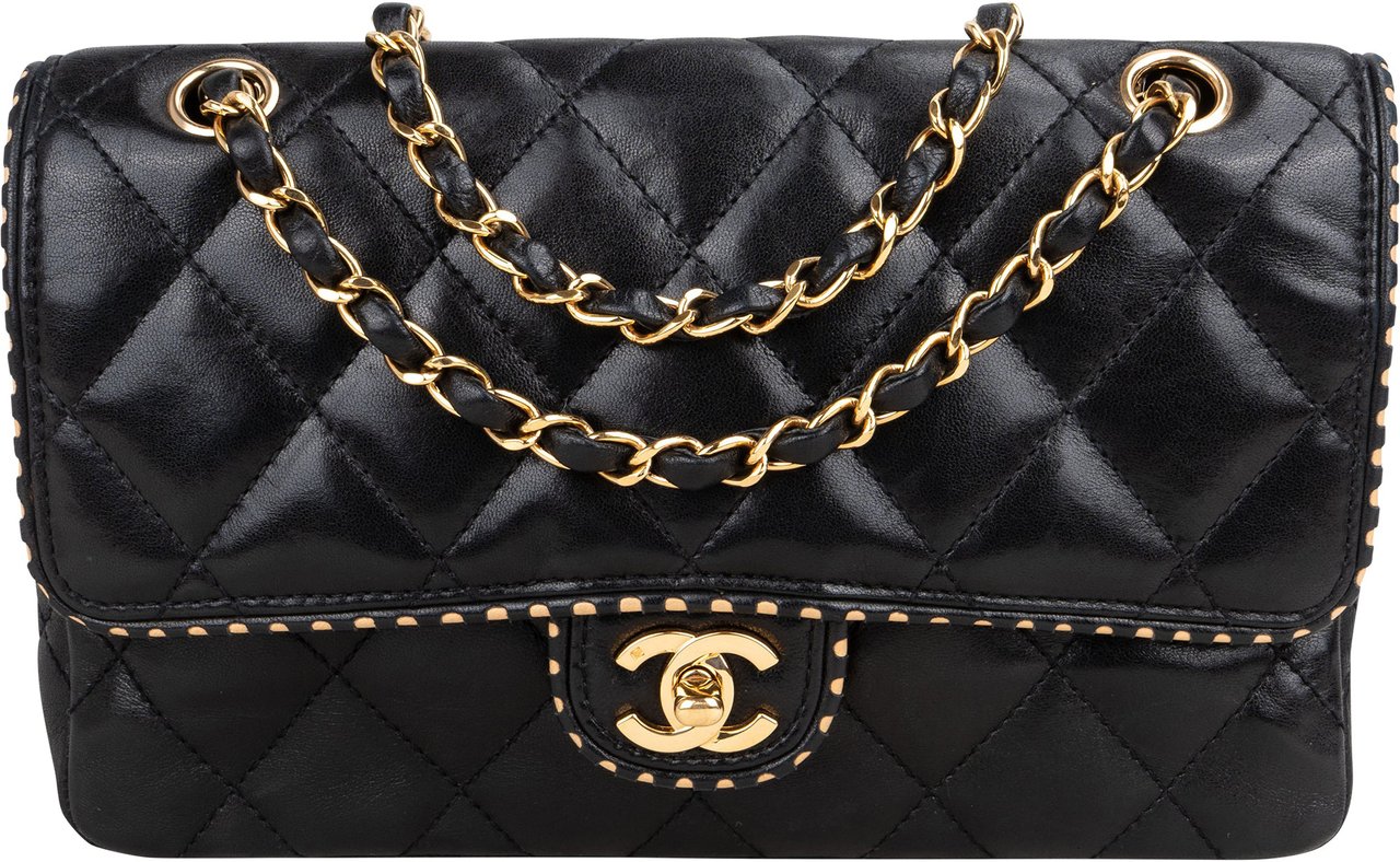 Chanel Chanel Quilted Lambskin 24K Gold Single Flap Crossbody Bag Zwart
