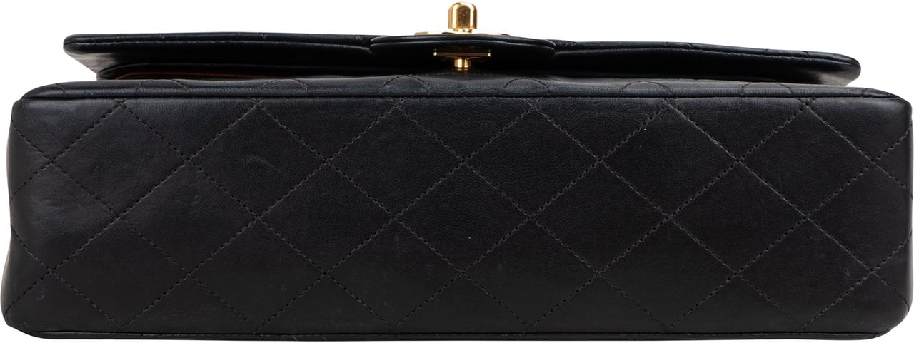 Chanel Chanel Quilted Lambskin 24K Gold Medium Double Flap Crossbody Bag Zwart