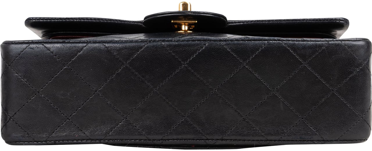 Chanel Chanel Quilted Lambskin 24K Gold Small Double Flap Crossbody Bag Zwart