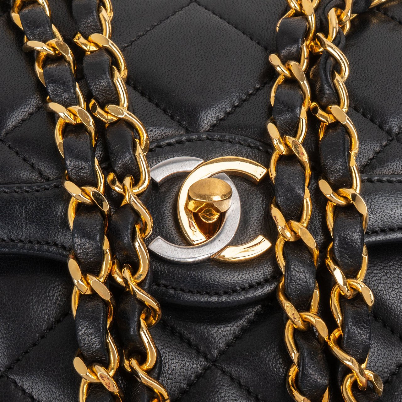 Chanel Chanel Quilted Lambskin Bicolor Double Flap Crossbody Bag Zwart