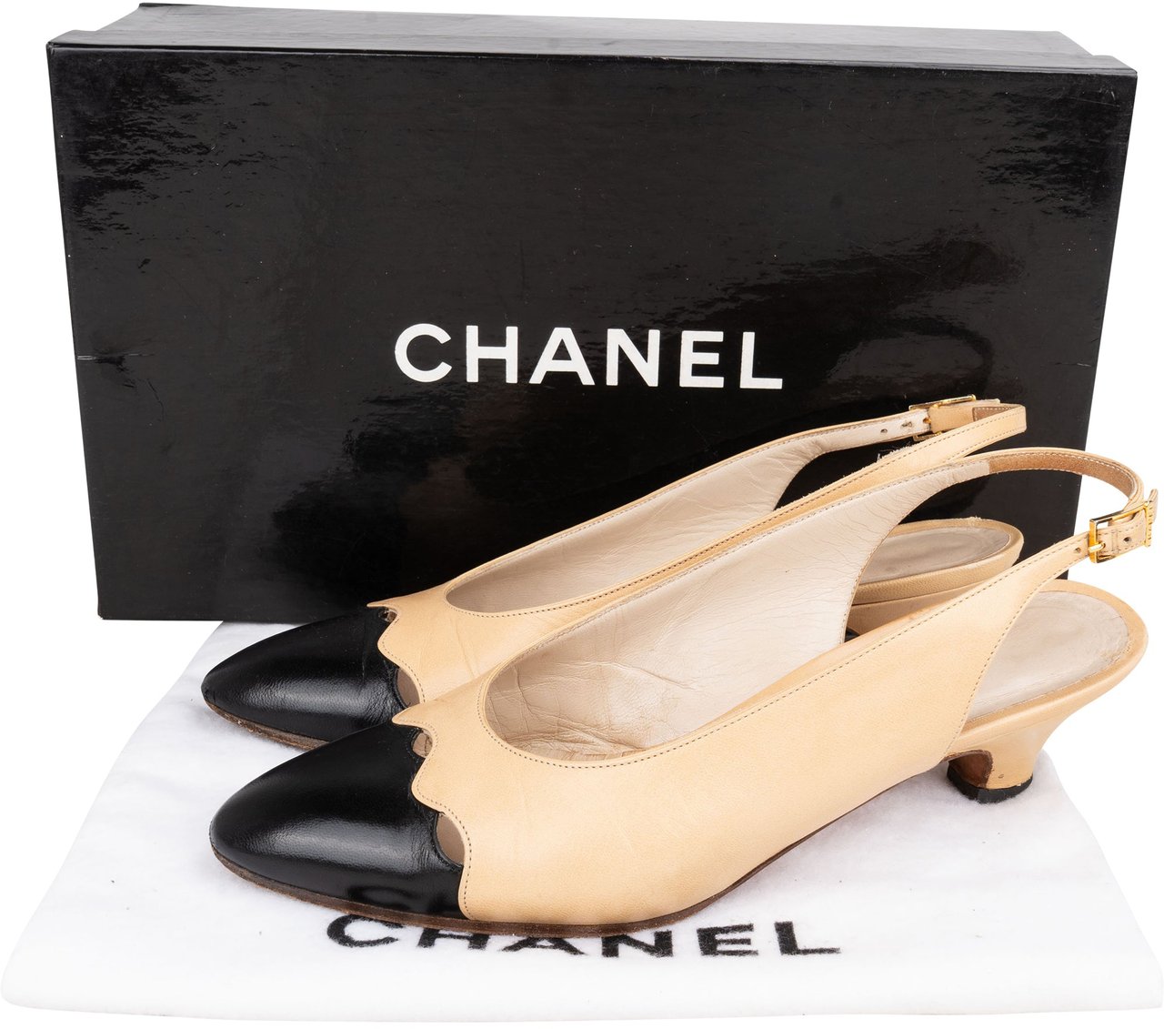Chanel Chanel Classic Vintage Bicolor Leather Pumps (34) Divers