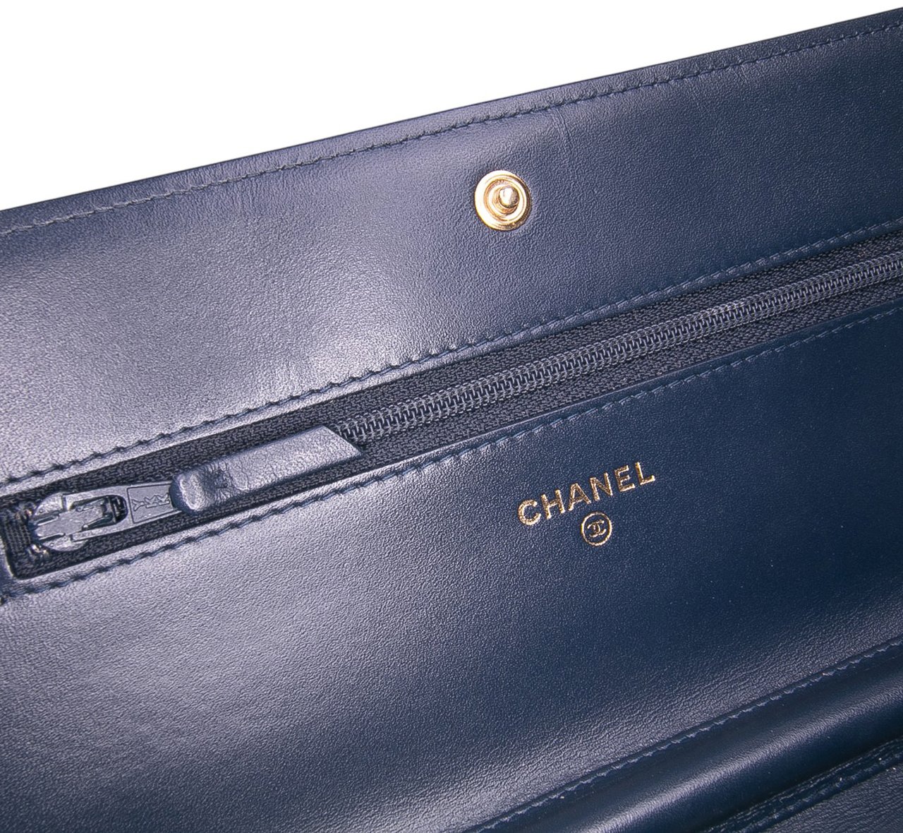 Chanel Quilted Caviar Boy Wallet on Chain Blauw