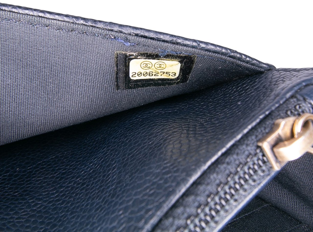Chanel Quilted Caviar Boy Wallet on Chain Blauw