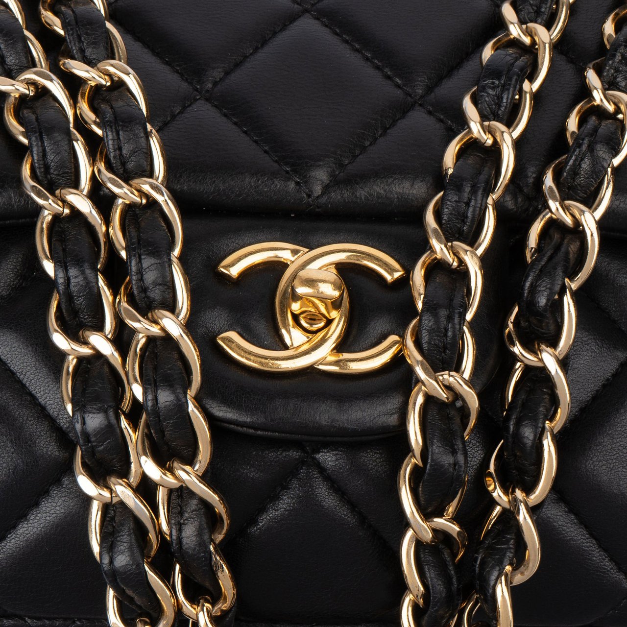 Chanel Chanel Quilted Lambskin Maxi Single Flap Crossbody Bag Zwart
