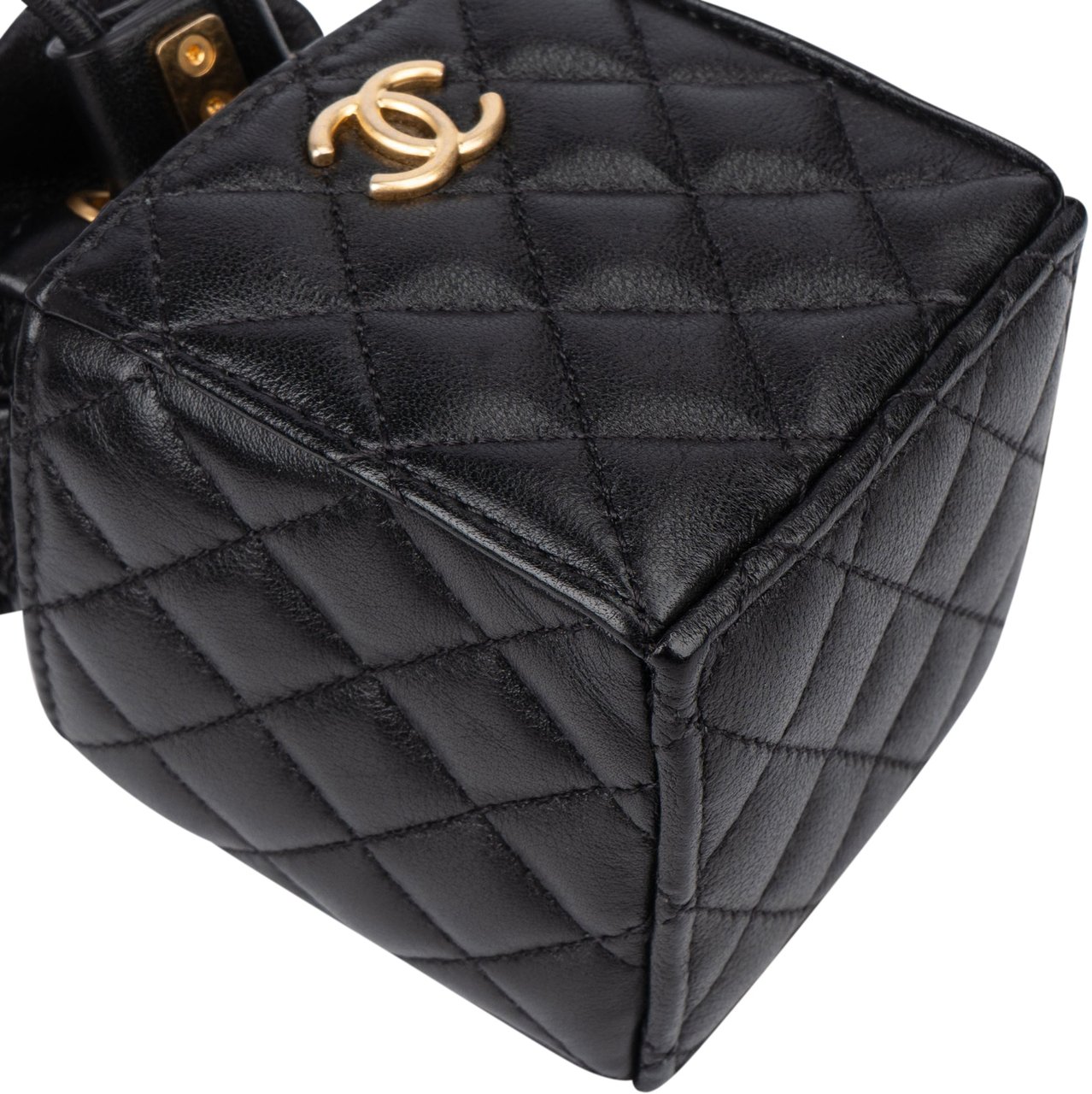 Chanel Quilted Leather Micro Cube Crossbody Bag Zwart