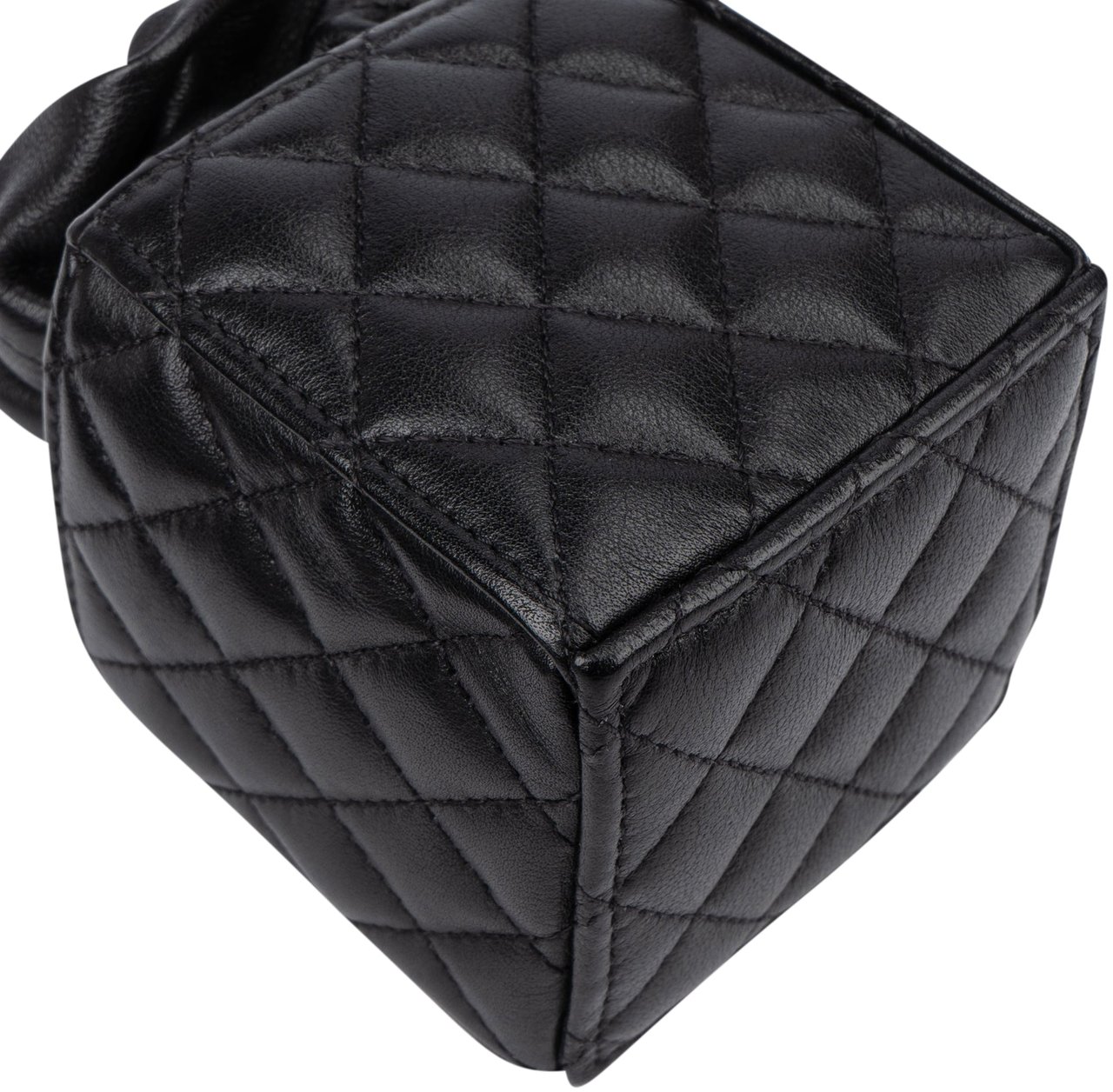 Chanel Quilted Leather Micro Cube Crossbody Bag Zwart
