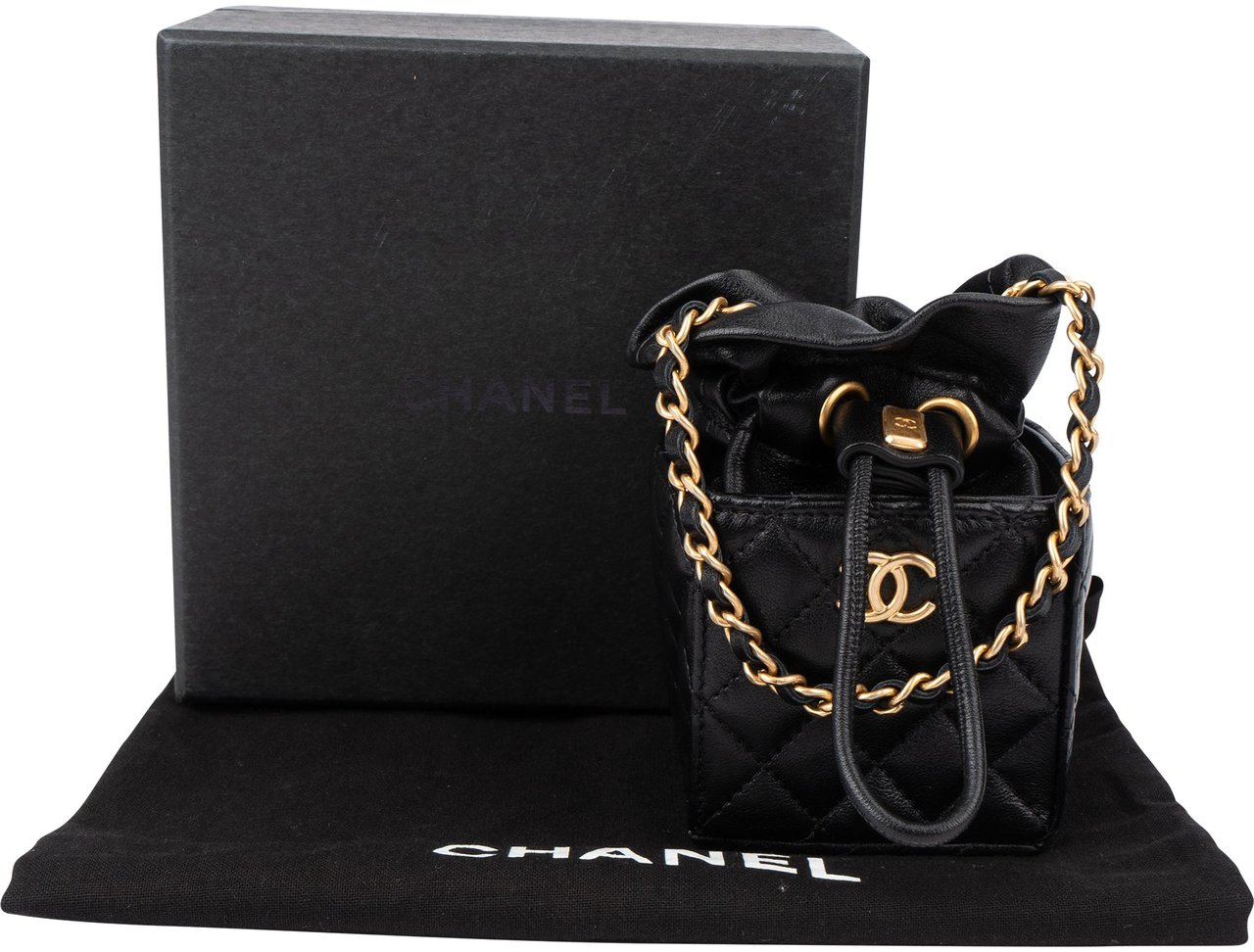 Chanel Quilted Leather Micro Cube Crossbody Bag Zwart