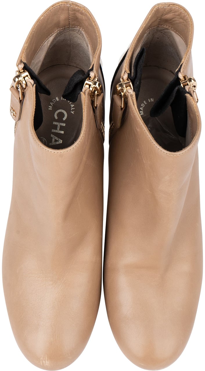 Chanel Chanel Quilted Gold Tone Heel Ankle Boot (35) Bruin