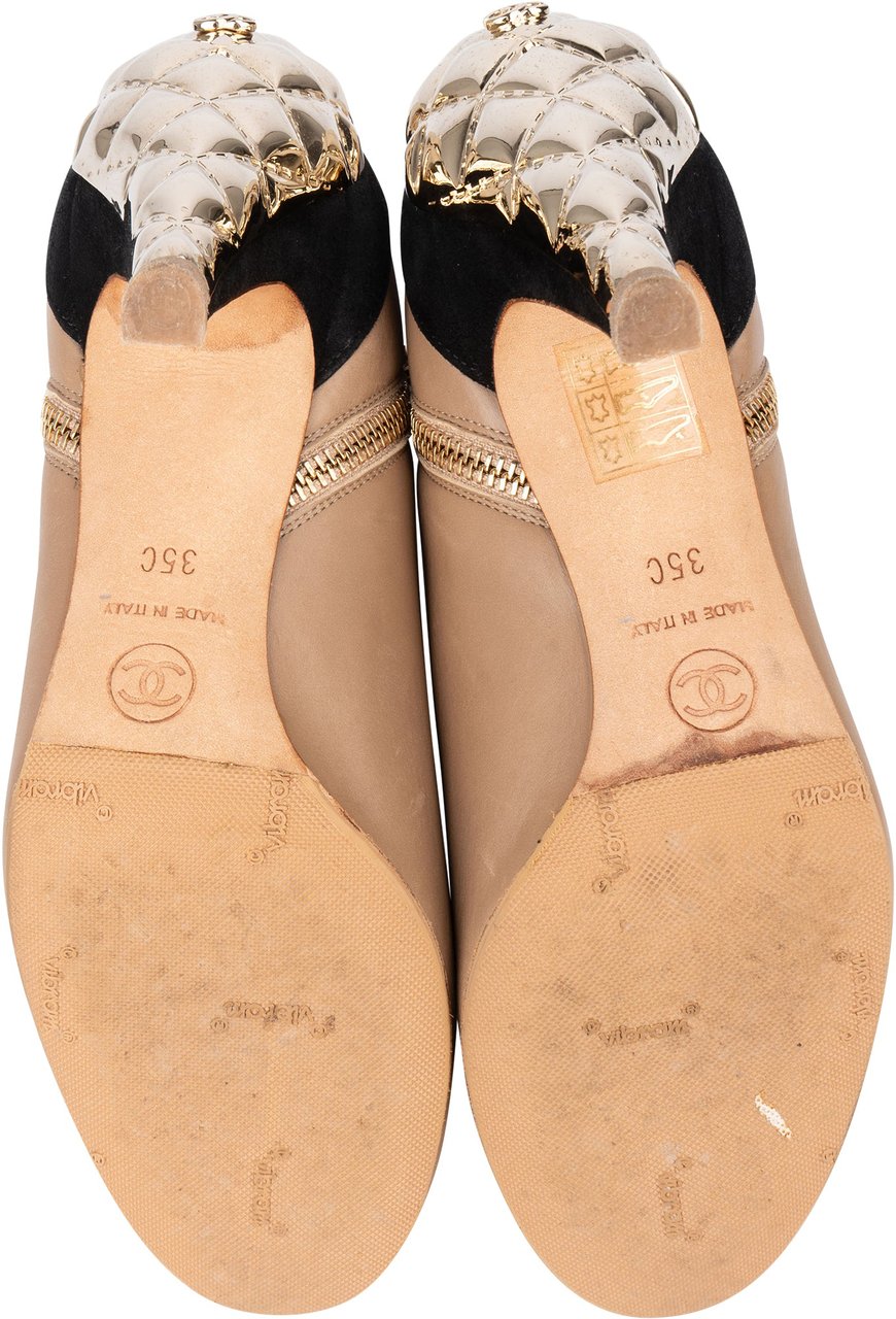 Chanel Chanel Quilted Gold Tone Heel Ankle Boot (35) Bruin