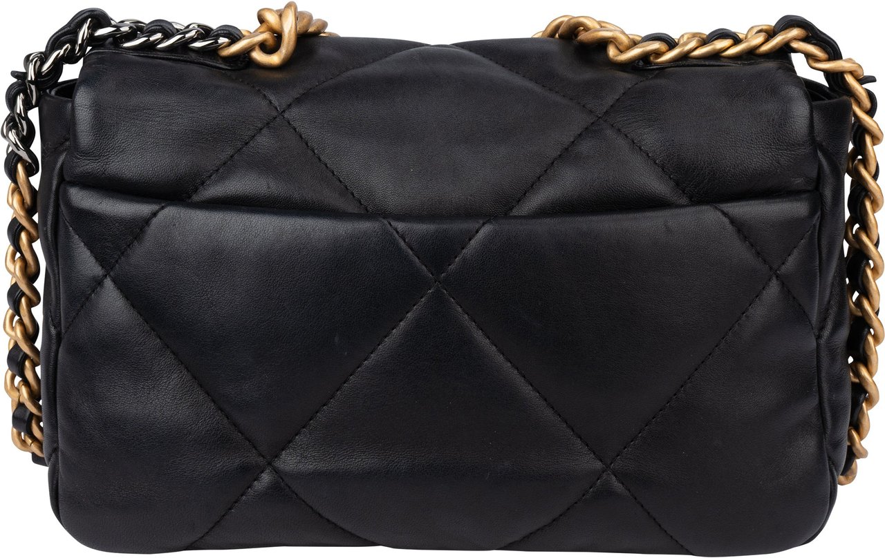 Chanel Chanel 19 Quilted Lambskin Single Flap Crossbody Bag Zwart