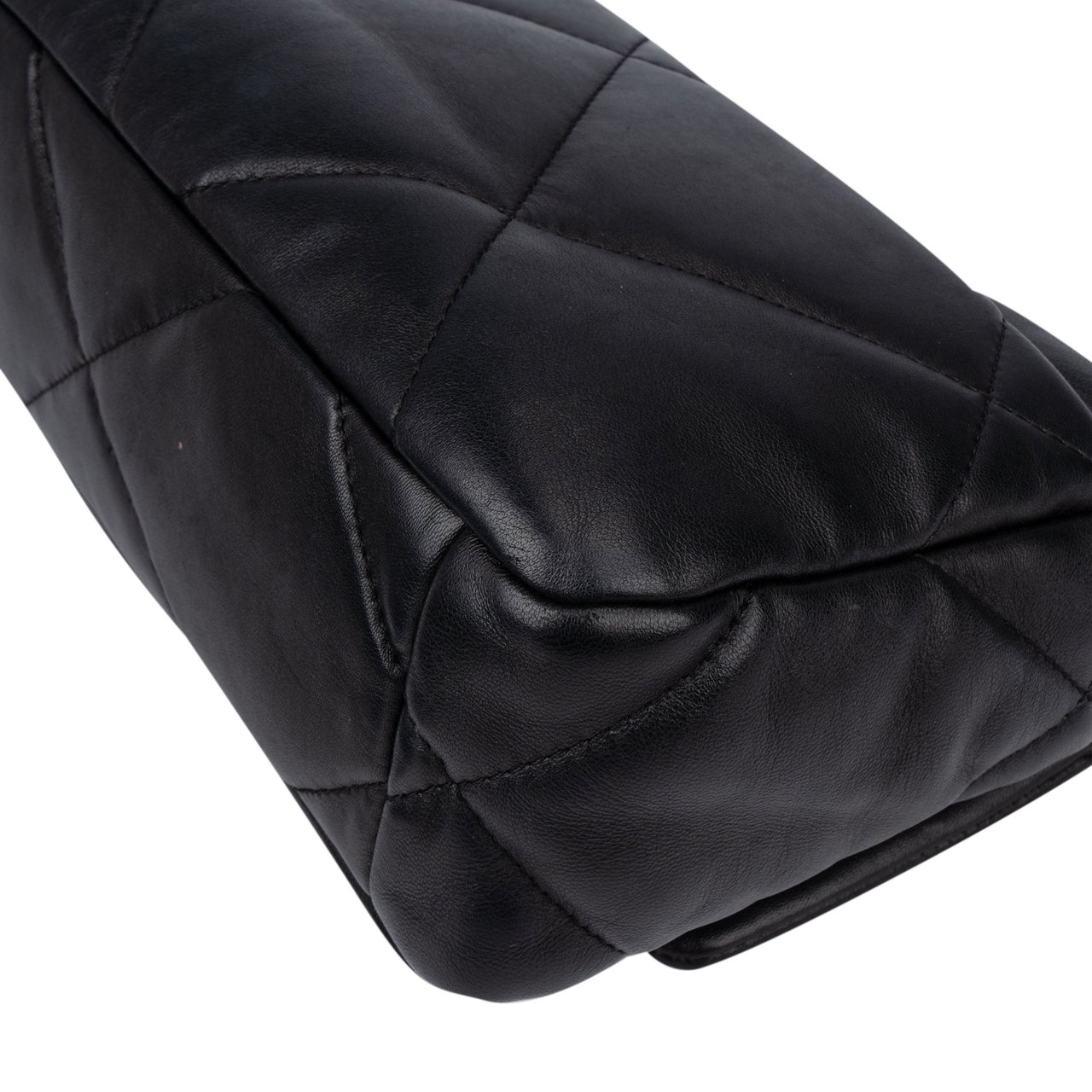 Chanel Chanel 19 Quilted Lambskin Single Flap Crossbody Bag Zwart