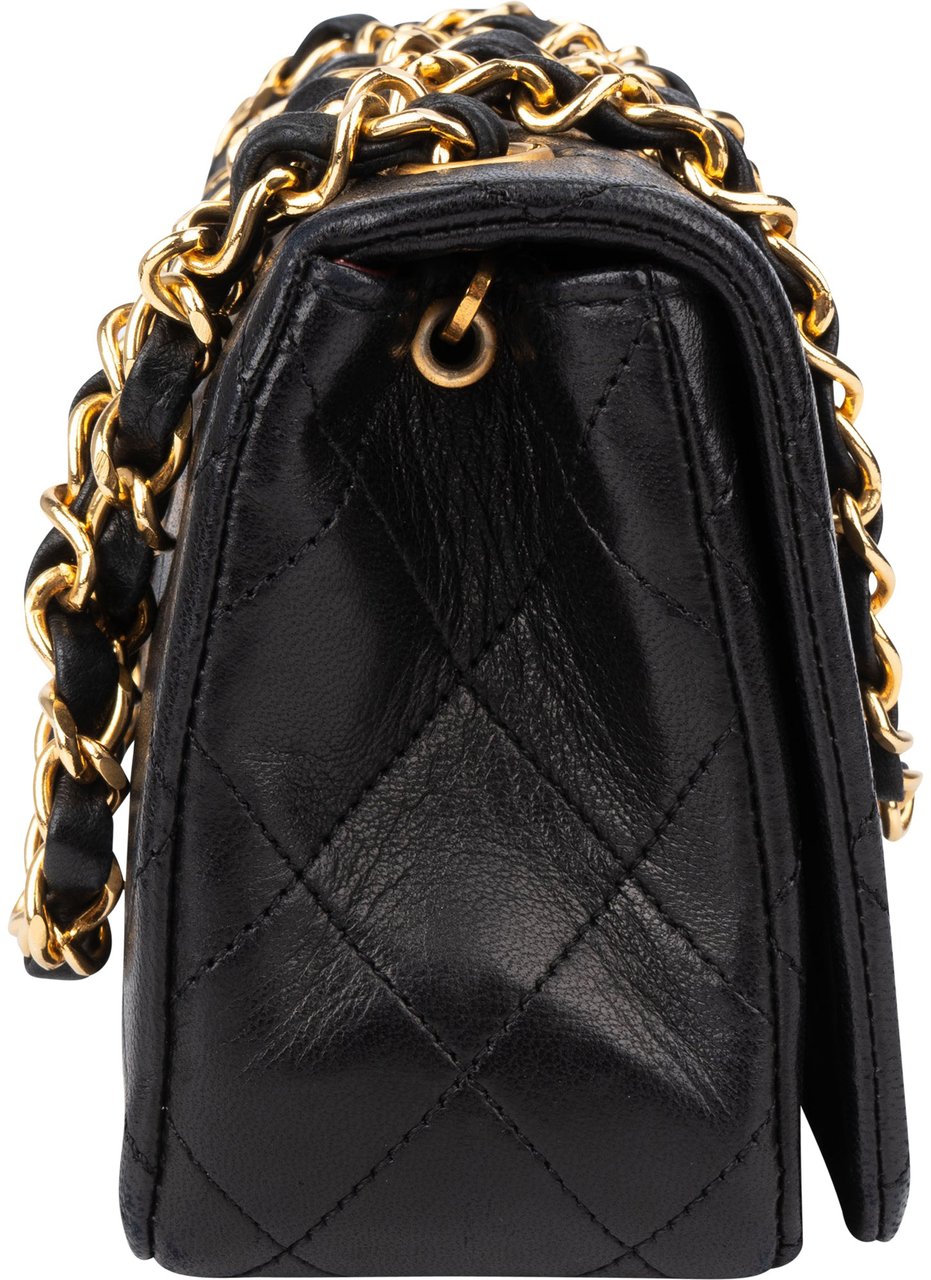 Chanel Chanel Quilted Lambskin 24K Gold Single Flap Crossbody Bag Zwart